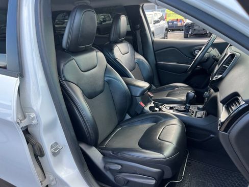 Used 2020 Jeep Cherokee Latitude Plus AWD/4WD image 19