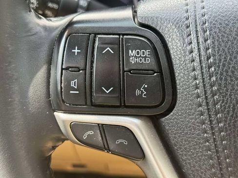Used 2019 Toyota Highlander XLE AWD/4WD image 27