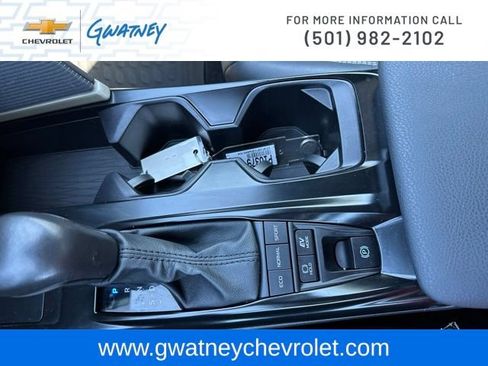 Used 2025 Toyota Camry SE FWD image 19