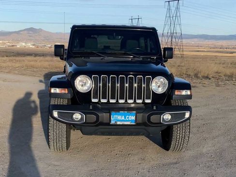 Used 2018 Jeep Wrangler Unlimited Sahara image 4