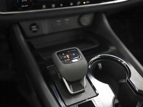 Used 2025 Nissan Rogue SV AWD/4WD image 24