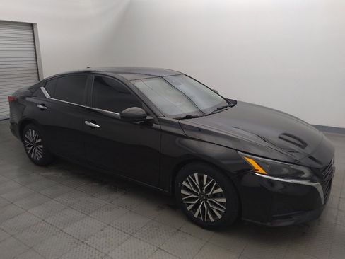 Used 2023 Nissan Altima 2.5 SV FWD image 11