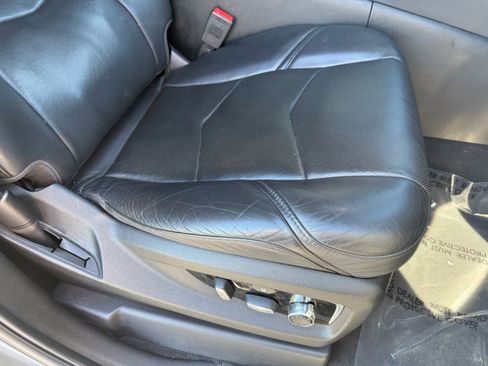 Used 2019 Cadillac Escalade ESV Platinum image 33