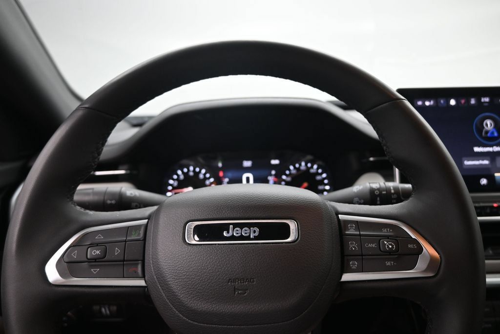 Used 2025 Jeep Compass Limited AWD/4WD image 13