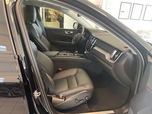 Certified 2024 Volvo XC60 B5 Core image 12