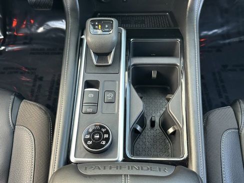 Certified 2024 Nissan Pathfinder SL image 25