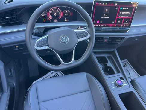 New 2026 Volkswagen Tiguan SE image 32