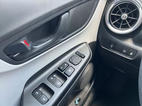Used 2022 Hyundai Kona SEL FWD image 10
