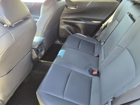 Used 2024 Toyota Venza XLE image 12