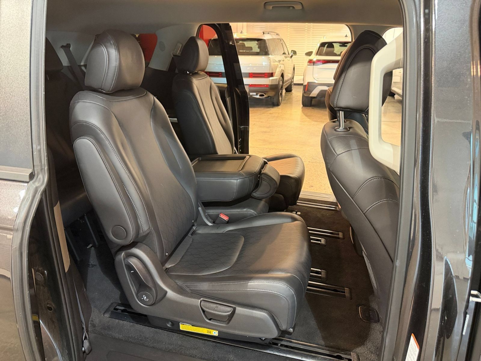 Used 2026 Kia Carnival FWD image 39