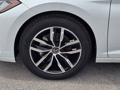 New 2026 Volkswagen Jetta SE FWD image 11