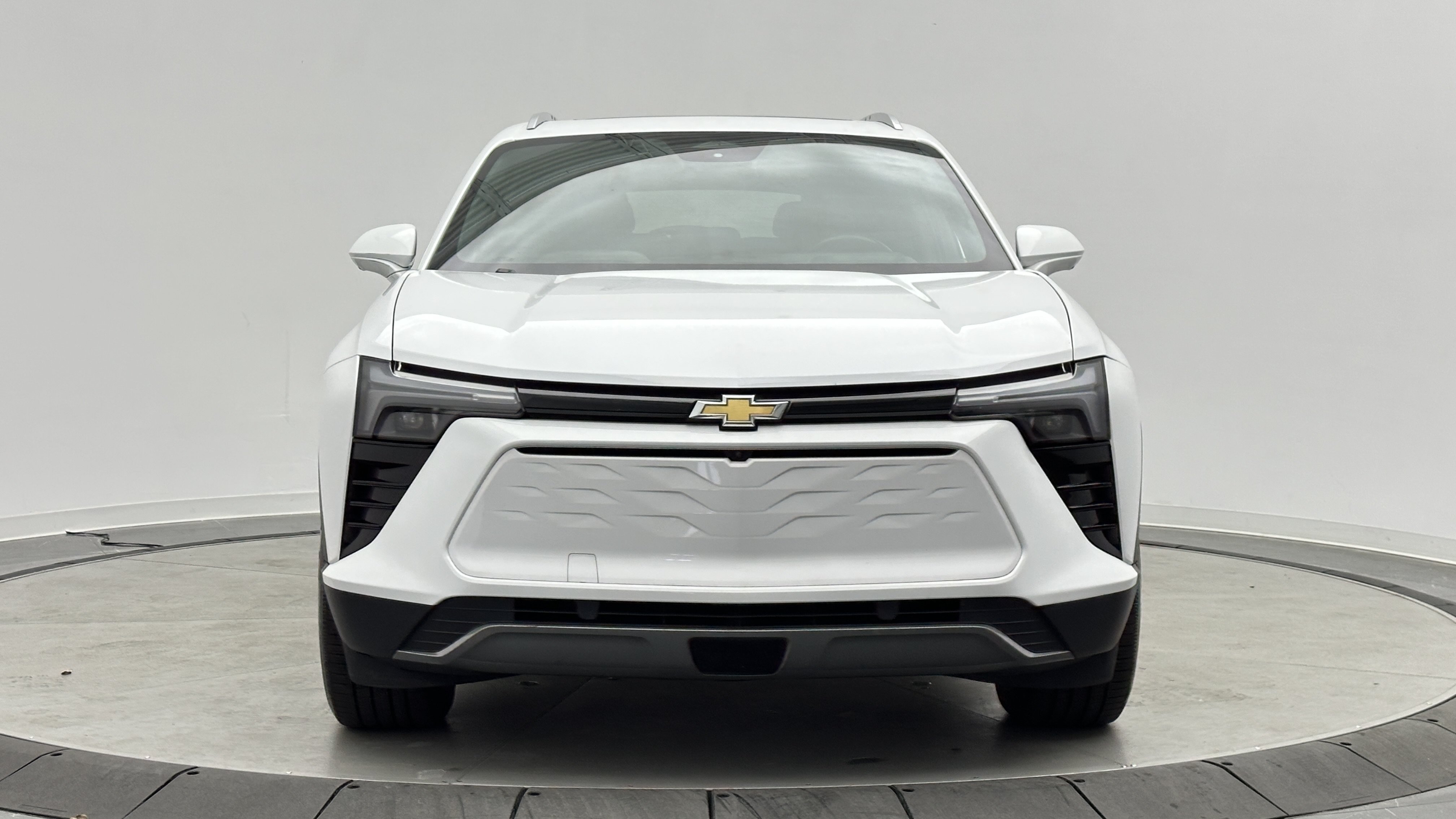 Used 2024 Chevrolet Blazer EV LT AWD/4WD image 2