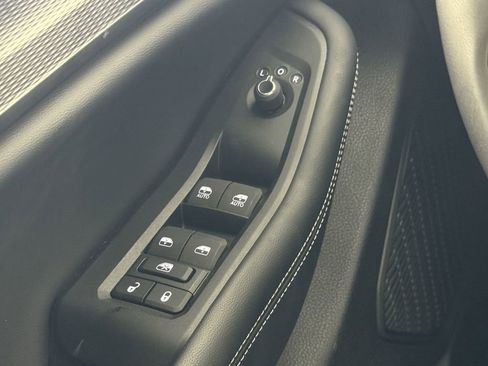 New 2024 Jeep Grand Cherokee L Altitude image 18