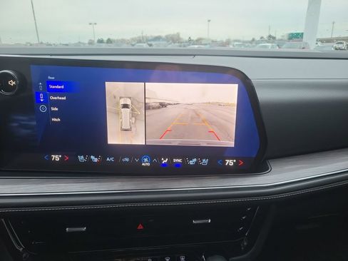 New 2025 Chevrolet Suburban Premier image 21