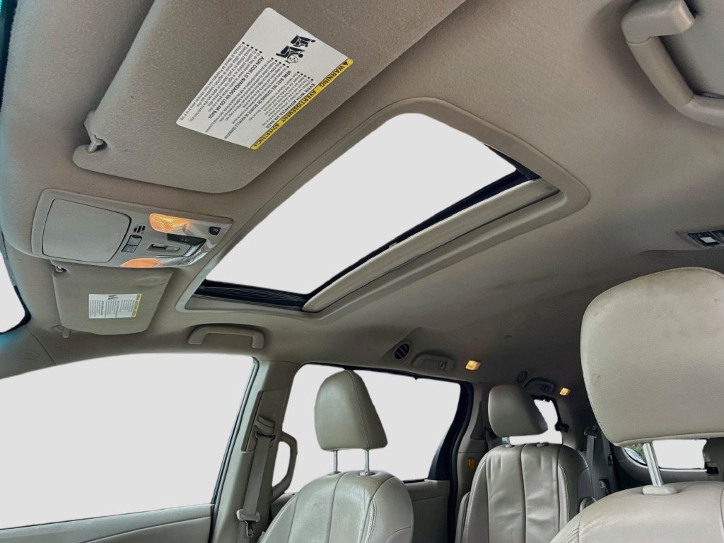 Used 2013 Toyota Sienna XLE FWD image 26