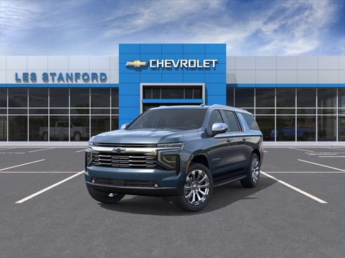 New 2026 Chevrolet Suburban Premier w/ Sun And Tow Package AWD/4WD image 8