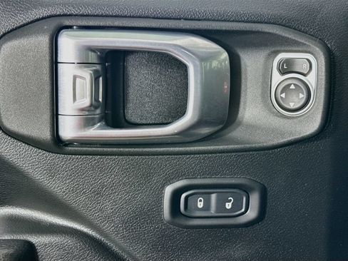 Used 2021 Jeep Wrangler Unlimited Sport AWD/4WD image 21