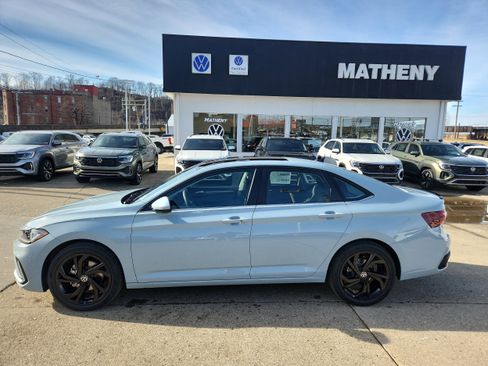 New 2026 Volkswagen Jetta SE image 2