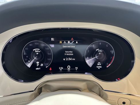 Used 2023 Bentley Bentayga AWD/4WD image 20