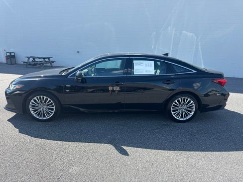 Used 2019 Toyota Avalon Limited w/ Advanced Safety Package FWD image 4