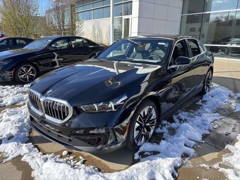 Used 2026 BMW 530i xDrive w/ Premium Package AWD/4WD image 3