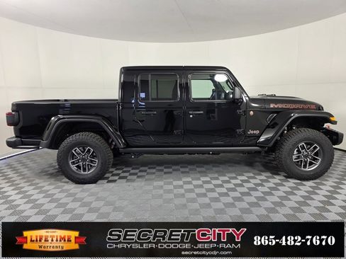 New 2025 Jeep Gladiator Mojave image 8