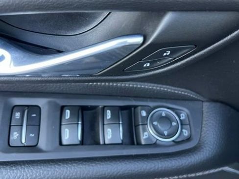 Used 2023 GMC Yukon Denali AWD/4WD image 11