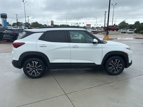 Used 2022 Chevrolet TrailBlazer ACTIV w/ Sun and Liftgate Package FWD image 8