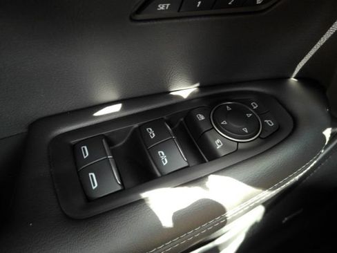 Used 2025 Cadillac XT6 Luxury FWD image 36