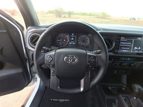 Used 2022 Toyota Tacoma TRD Off-Road w/ Technology Package image 24