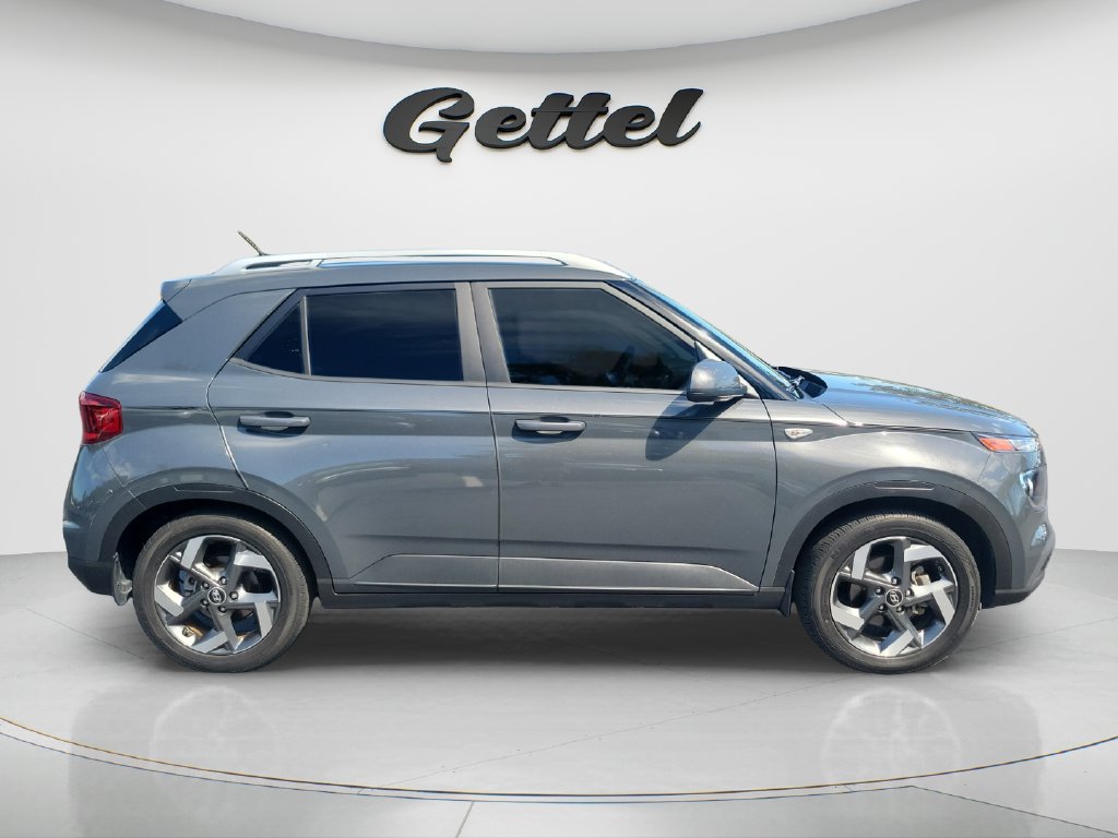 Certified 2023 Hyundai Venue SEL FWD image 4