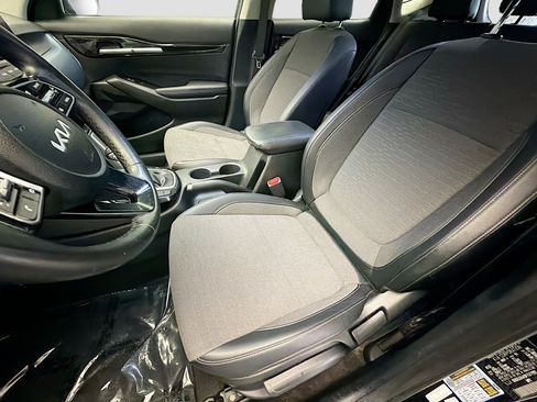 Used 2023 Kia Seltos S w/ Navigation Package FWD image 11