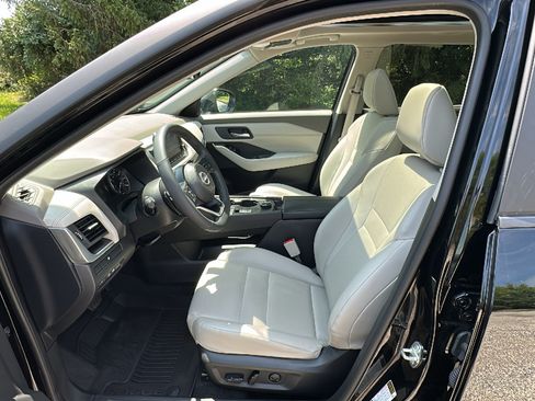 Certified 2024 Nissan Rogue SV w/ SV Premium Package AWD/4WD image 11