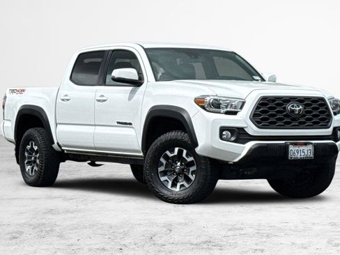 Used 2022 Toyota Tacoma TRD Off-Road w/ Technology Package AWD/4WD image 2