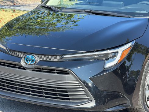 Used 2025 Toyota Corolla LE FWD image 12