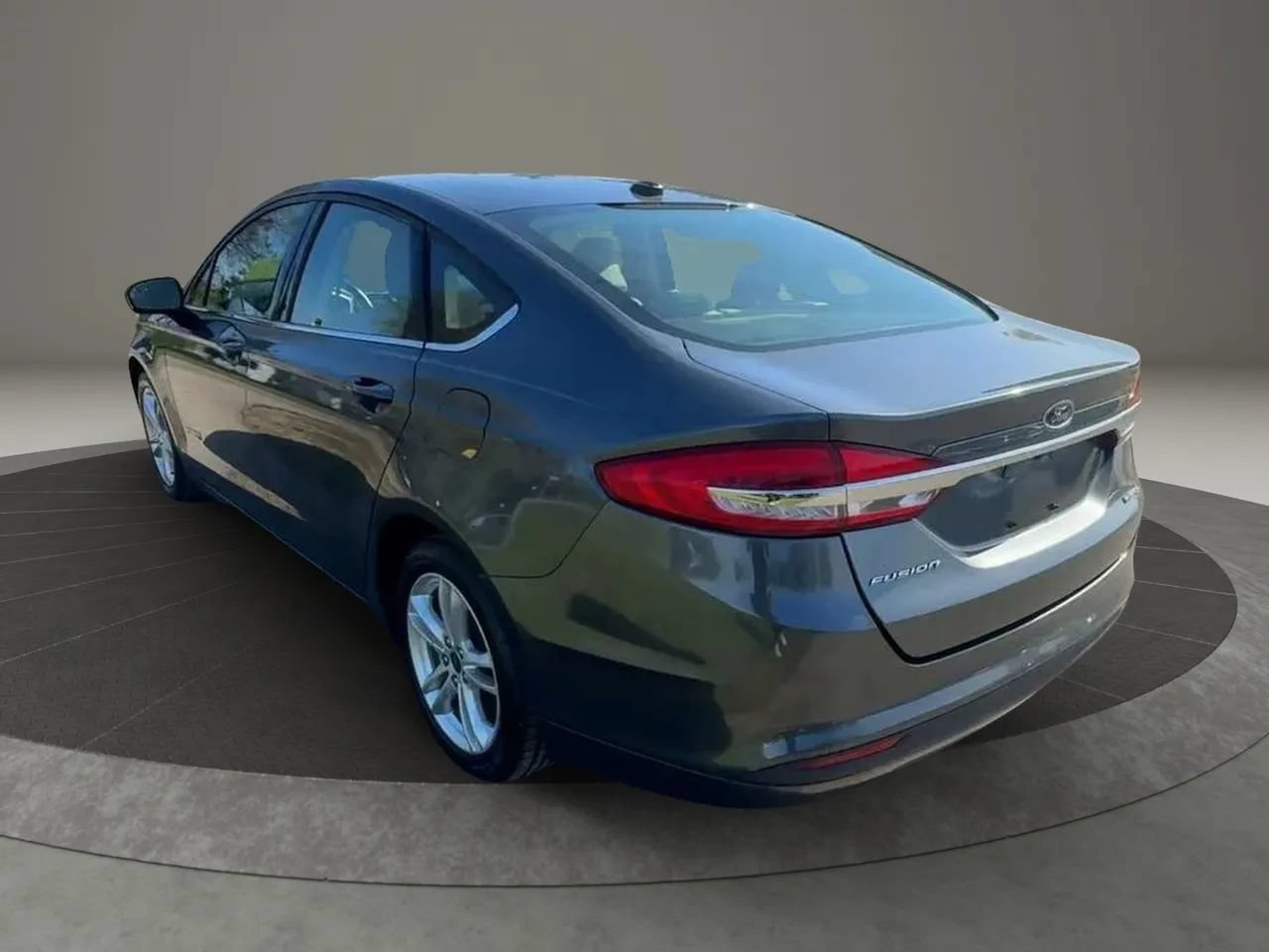 Used 2018 Ford Fusion S FWD image 4