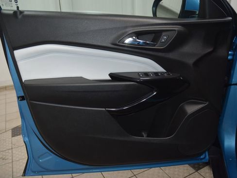 Used 2025 Chevrolet Trax LT w/ Driver Confidence Package FWD image 42