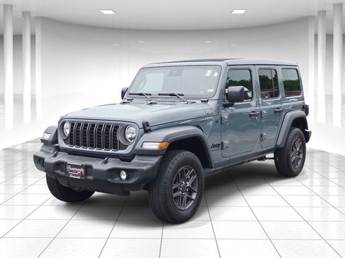 Used 2025 Jeep Wrangler Unlimited Sport AWD/4WD image 7