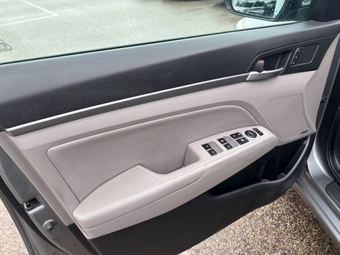 Used 2017 Hyundai Elantra Limited w/ Limited Ultimate Package 09 image 17