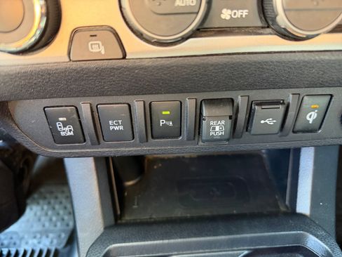 Used 2022 Toyota Tacoma Limited AWD/4WD image 24