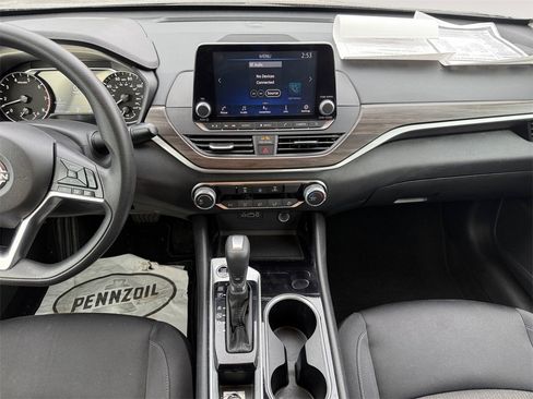 Used 2024 Nissan Altima 2.5 SV image 10