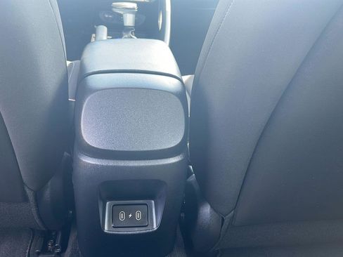 Used 2024 Hyundai Elantra SEL FWD image 18