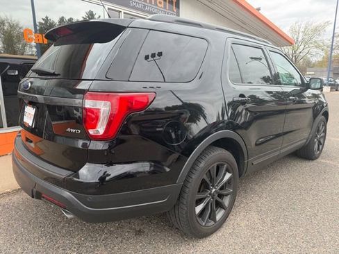 Used 2018 Ford Explorer XLT w/ Equipment Group 202A AWD/4WD image 6