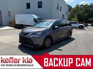 Used 2022 Toyota Sienna LE FWD video 1