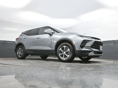 Used 2025 Chevrolet Blazer LT AWD/4WD image 32