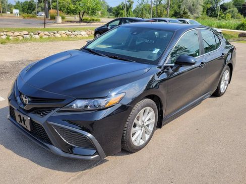 Used 2021 Toyota Camry SE FWD image 1