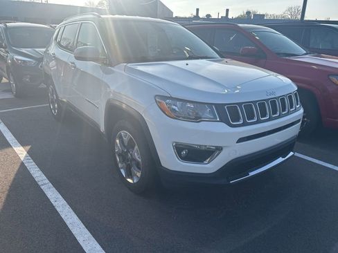 Used 2018 Jeep Compass Limited AWD/4WD image 3
