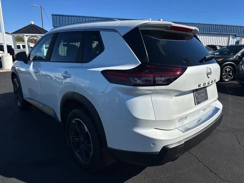 Used 2026 Nissan Rogue SV w/ SV Premium Package image 5