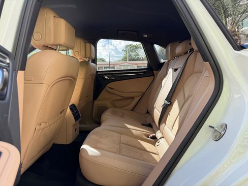 Used 2020 Porsche Macan image 46