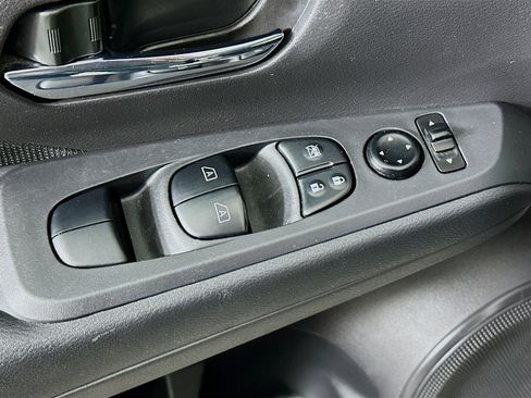 Used 2024 Nissan Kicks SV image 15